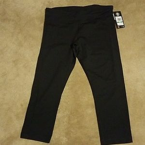 Under Armour fitted crop pants